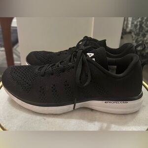 APL women’s tech loom pro in black size 9
